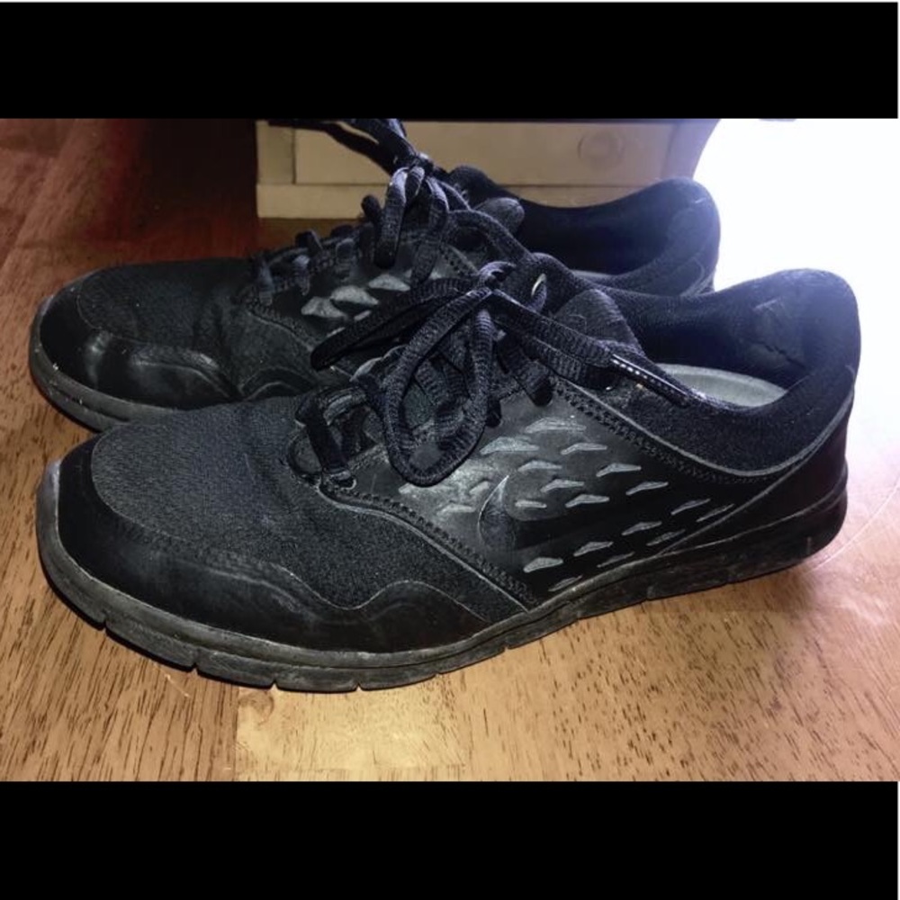 Nike black sneakers